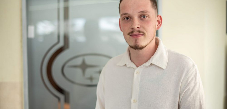 Sebastian  Höglmeier , Auszubildender Automobilkaufmann